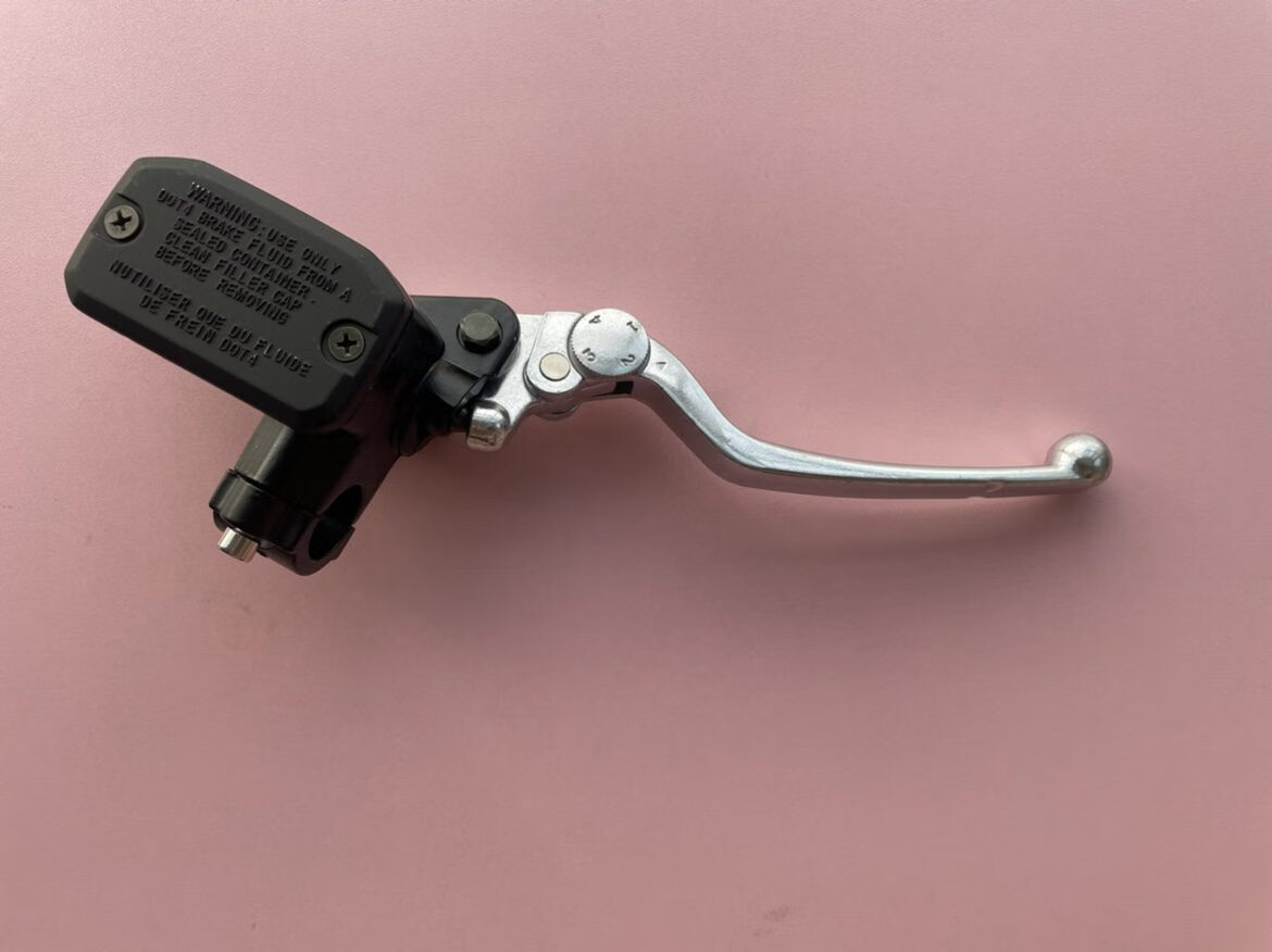 台荣tr250400gp1200gp2摩托车前刹车上泵主泵碟刹右手柄油杯 上泵不带