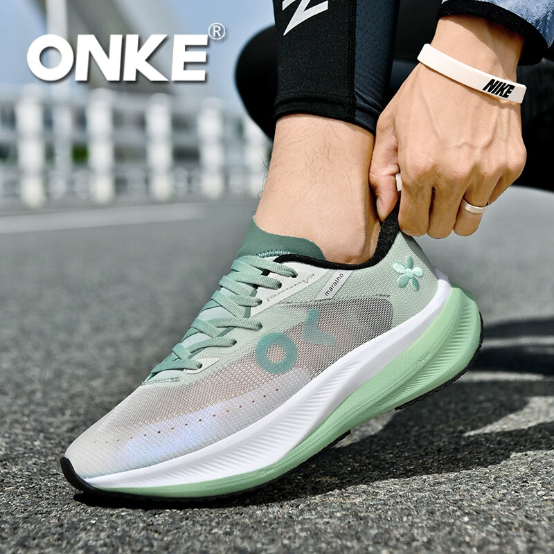 ONKE德国欧克跑步鞋男鞋透气轻便网面鞋碳板跑鞋女鞋轻便马拉松运动鞋 极光绿 男款 39