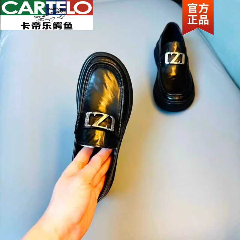 卡帝乐鳄鱼(CARTELO)欧洲站夏季真皮圆头一脚蹬厚底乐福鞋商务休闲豆豆鞋子男百搭舒适 75832黑色 42