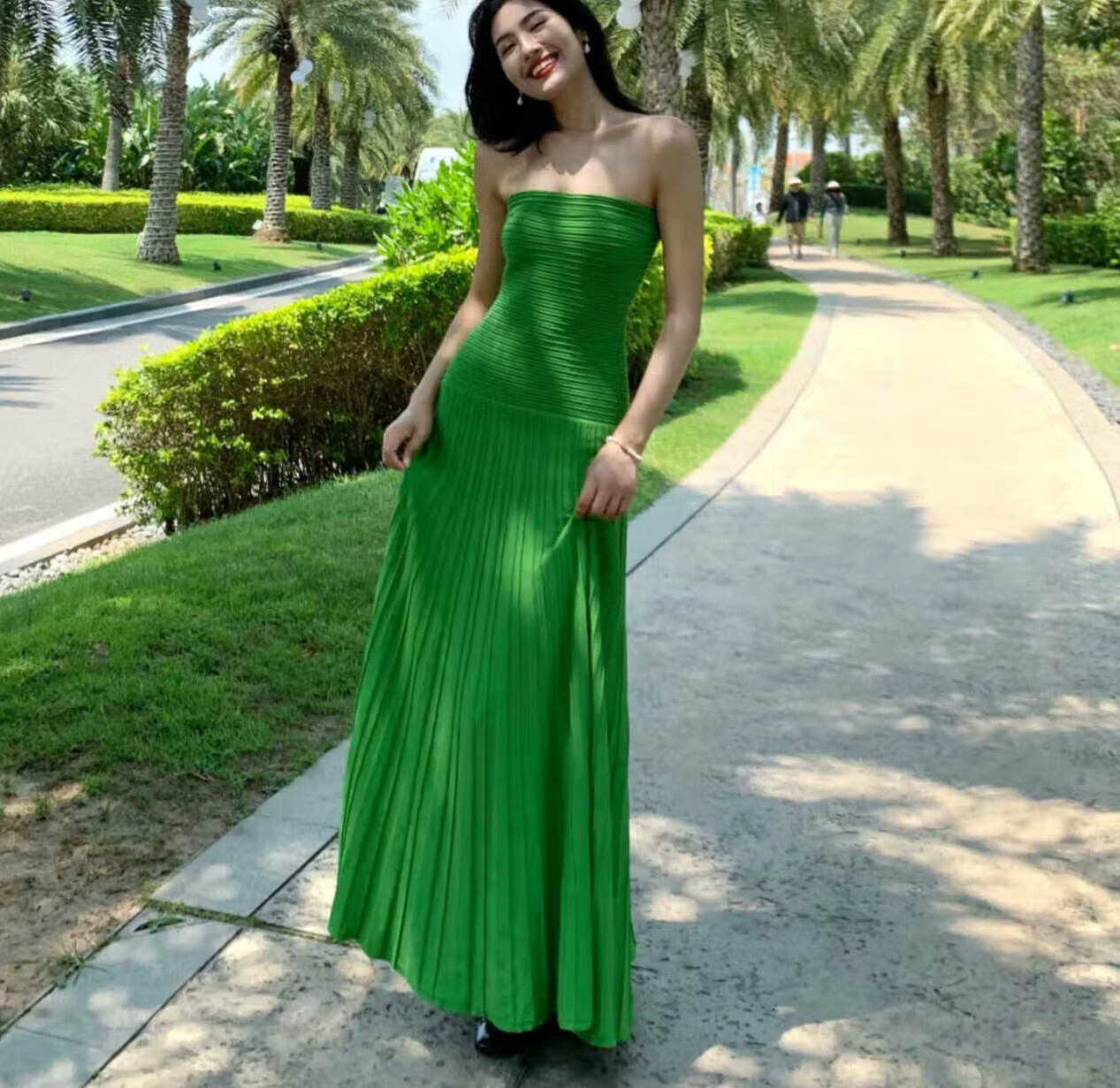 鸽白梨子沙滩裙女海边度假长裙绿色收腰性感抹胸针织长裙女夏季拍照显