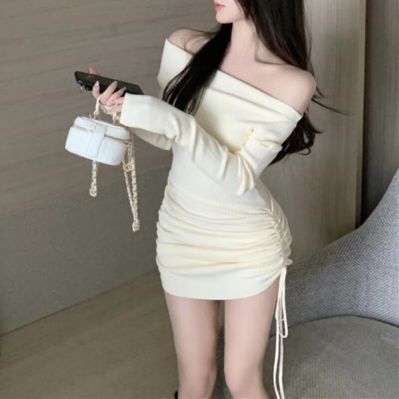 窈欣一字肩长袖针织连衣裙女早春2024新款辣妹抽绳褶皱收腰包臀短裙子 杏色 均码