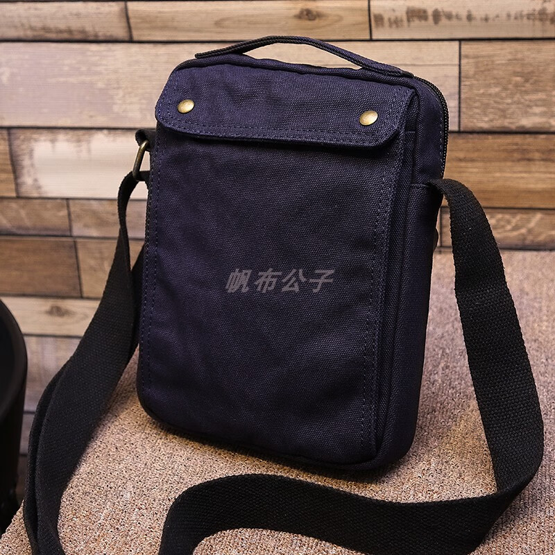 天胤男士单肩包帆布邮差包平板斜挎包商务手提包竖款复古简约背包牛皮 藏青色_蓝黑色大号