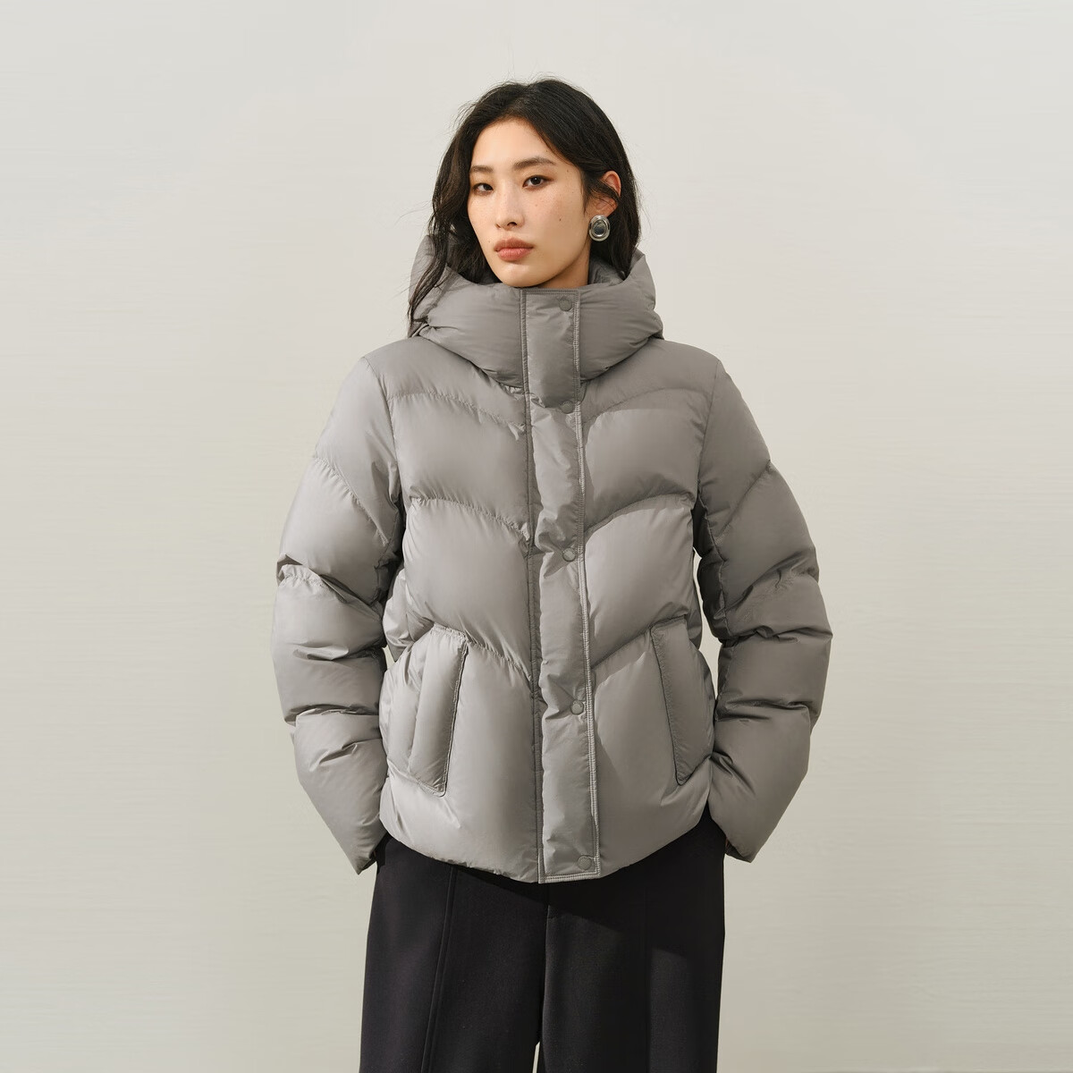 太平鸟【泡芙系列】95绒子蓄热防泼水羽绒服女新款宽松白鸭绒外套 灰色短款 S 155