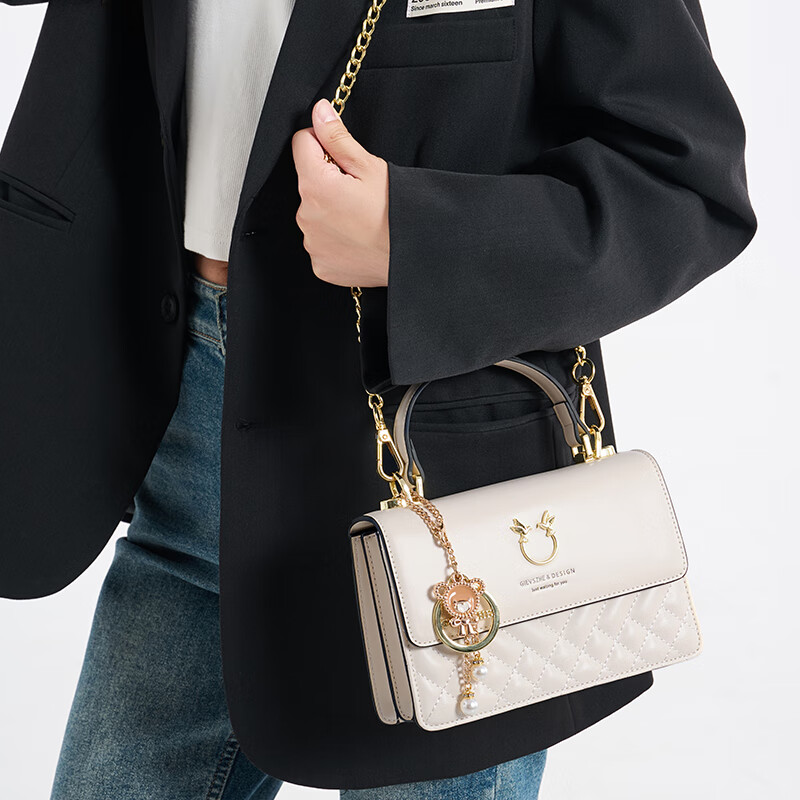 纪诗哲（GIEVSZHE）包包女包2025年新款轻奢侈女士单肩斜挎包情人节生日礼物送女友 米白色【2025新款/小熊挂件】