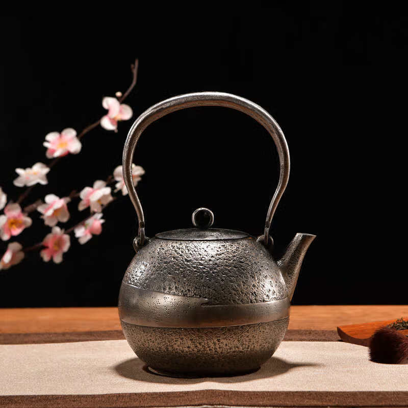 藏六造造日式手工砂鐵壺家用無(wú)涂層燒水泡茶提梁老鐵壺功夫茶具 銀色朧月砂鐵壺