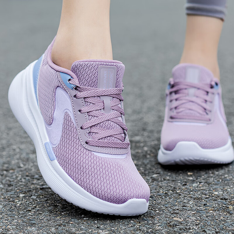 斯凯奇（Skechers）女鞋夏季2025新款运动鞋网面透气软底轻便跑步鞋休闲老人鞋妈妈鞋 150220-LVMT / 