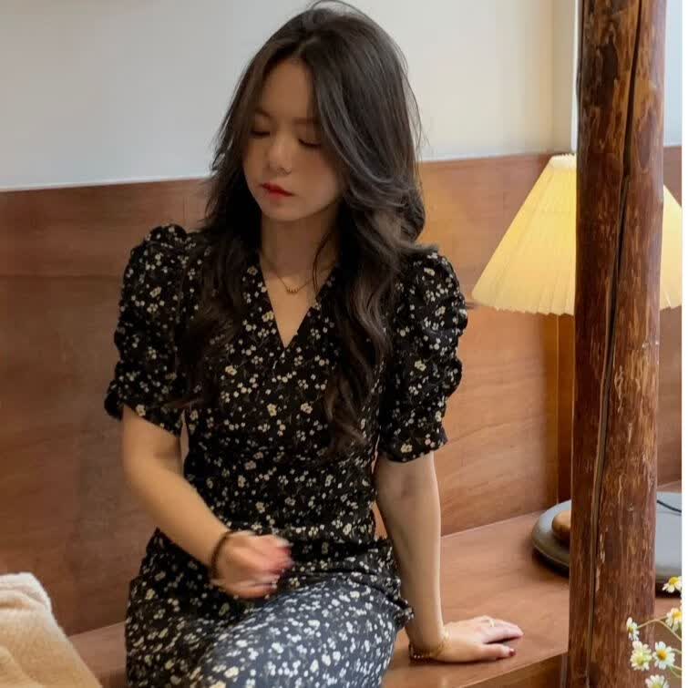 雅尔索孕妇哺乳衣外出夏季新款法式收腰显瘦哺乳辣妈产后喂奶碎花连衣裙