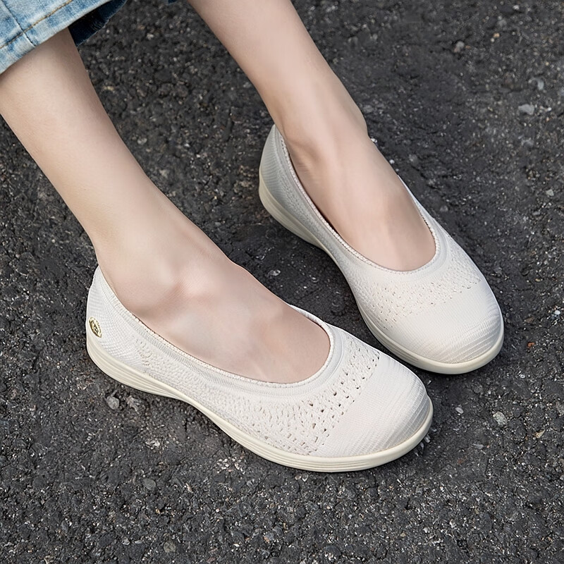 斯凯奇（Skechers）女鞋夏季2025新款一脚蹬穿脱透气休闲鞋网面老人鞋轻便软底妈妈鞋 136265-NAT /自然