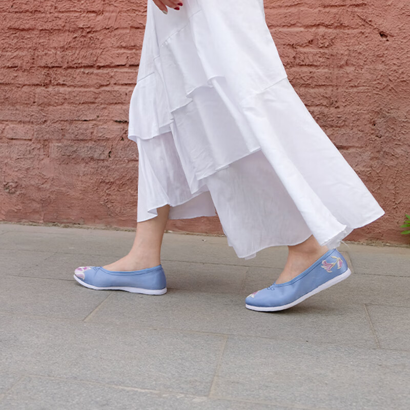 內聯(lián)升新款布鞋女千層底刺繡玉蘭單鞋 蘭色 36