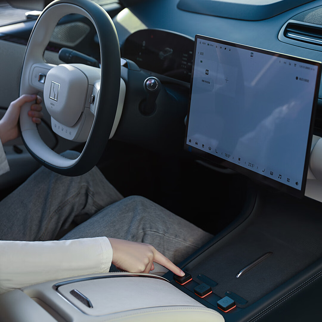 极氪灵动贴 专属生态 无线连接 个性化设置 长续航 适配极氪车型 两只