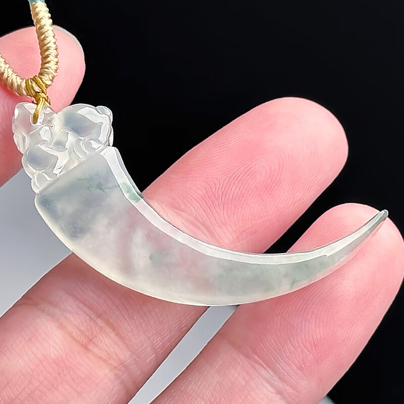 碧玉尊种翡翠狼牙吊坠缅甸a货男士励志玉佩挂件透飘花翡翠吊坠