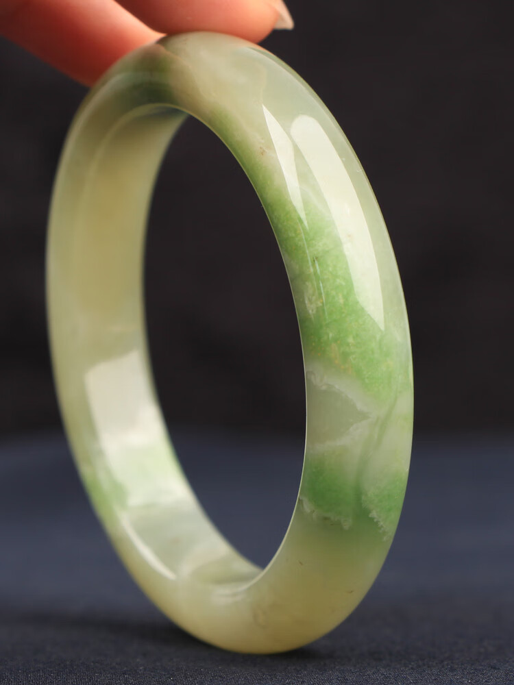 梵峙和田玉手镯58翠青玉青海料送证书玉质细腻 58