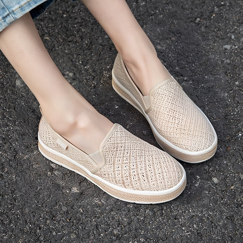 斯凯奇（Skechers）女鞋夏季新款轻便透气妈妈鞋一脚蹬穿脱老人鞋休闲软底网面平底鞋 自然色-NAT 35