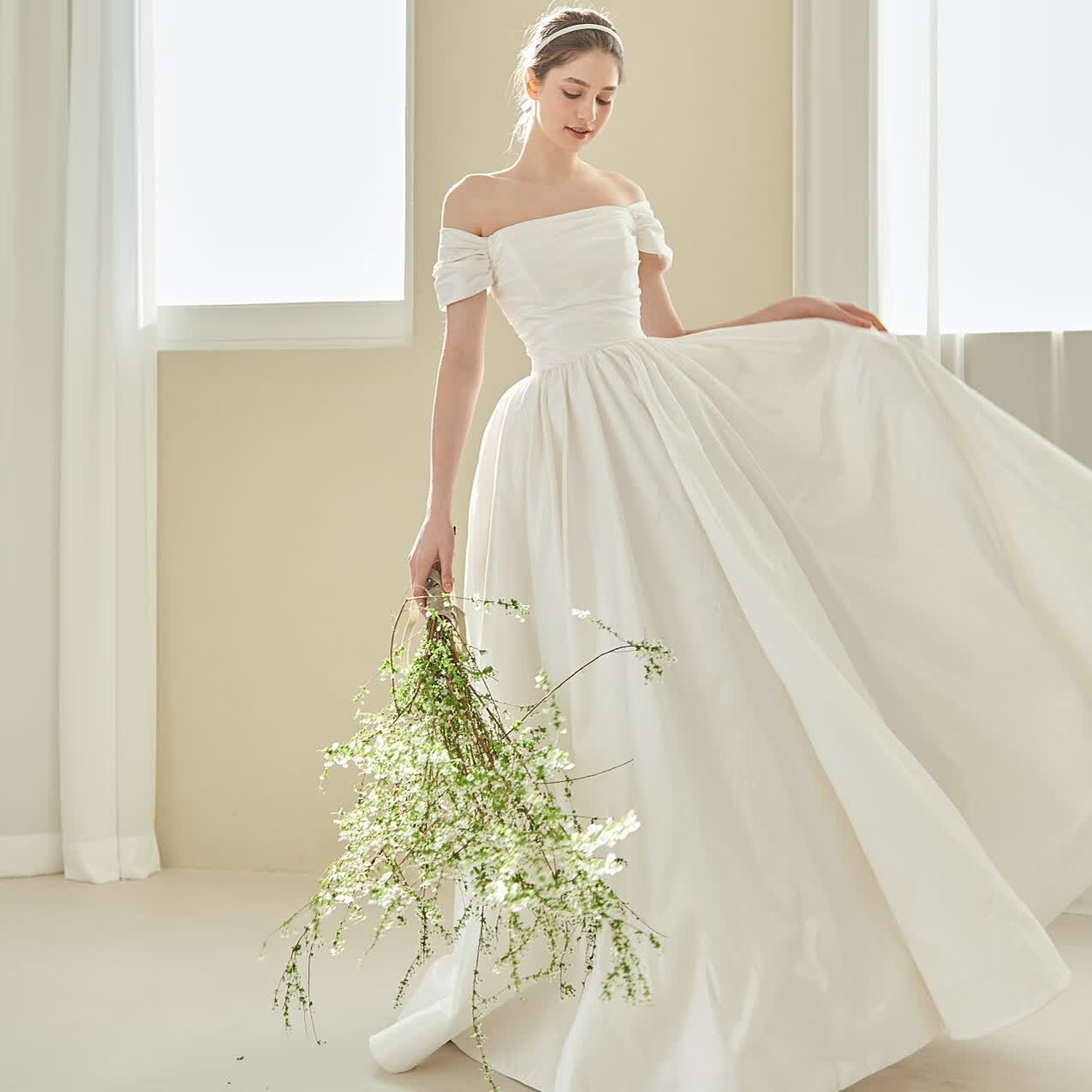 气质轻婚纱复古方领简约订婚登记礼服旅拍裙小个子新娘齐地出门纱