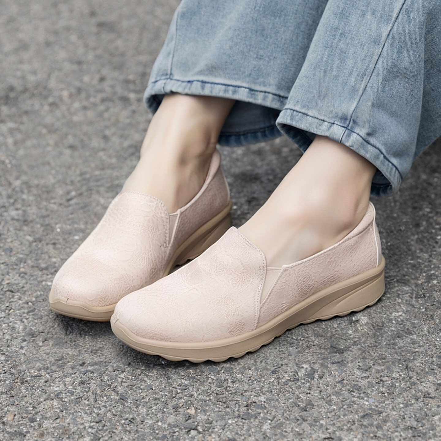斯凯奇（Skechers）女鞋夏季2025新款一脚蹬穿脱妈妈鞋网面透气休闲鞋轻便软底老人鞋 158896-OFWT /乳