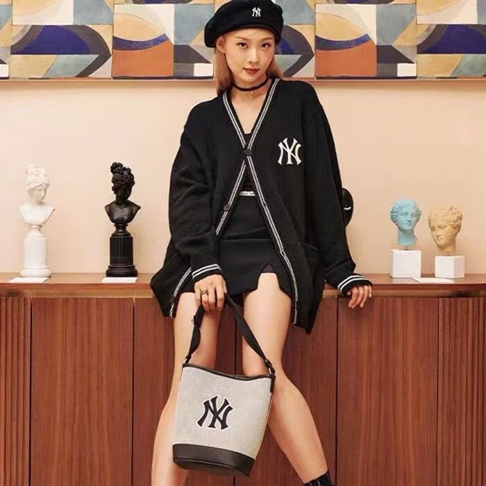 NY韩国水桶字母洋基队新款斜挎包大容量通勤托特百搭时尚单肩包女 黑色（高版本） 无礼品袋