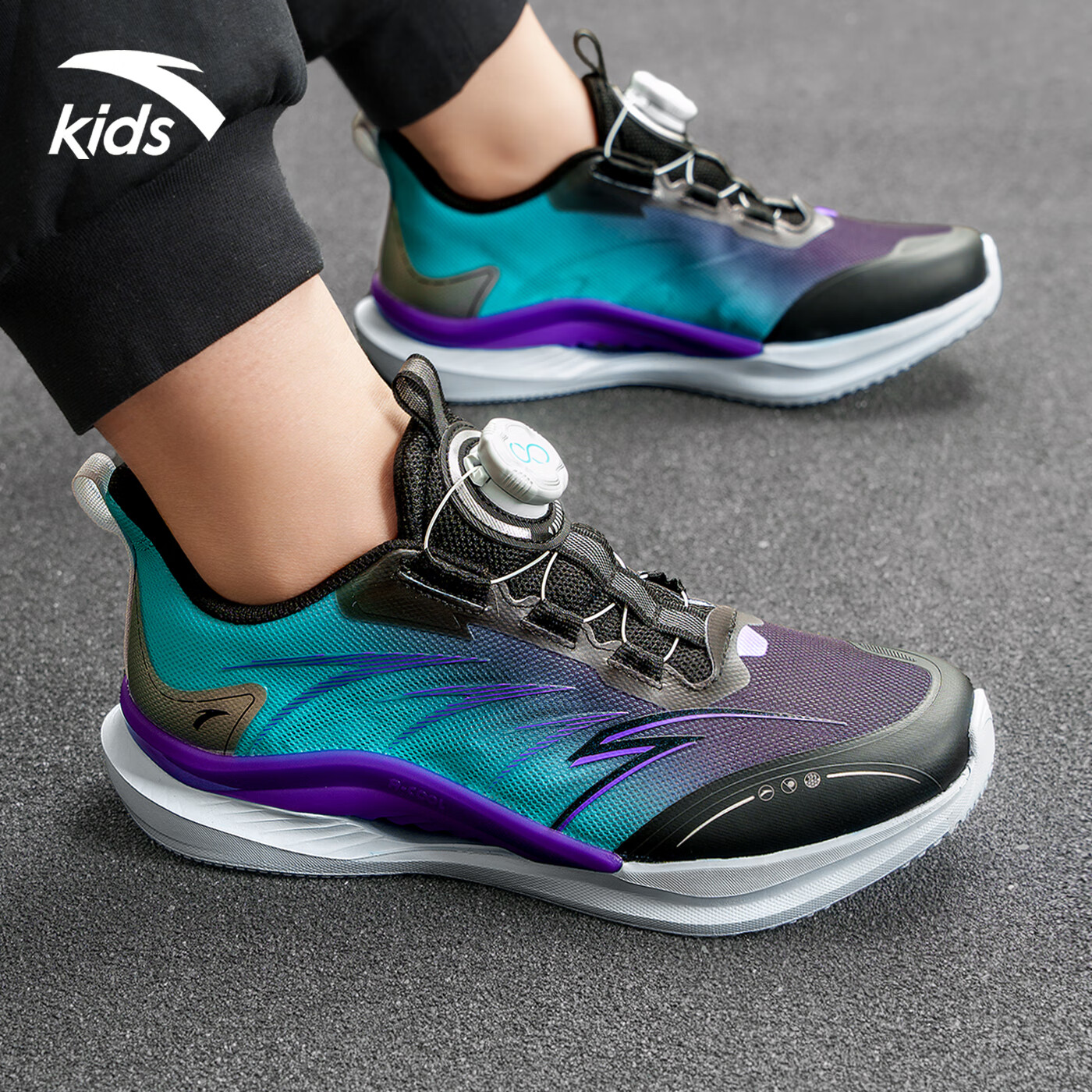 安踏儿童驭风跑鞋男中大童2026春秋季新款轻质防滑减震旋钮运动鞋子 黑/荧光霓虹蓝/诺雅紫 36