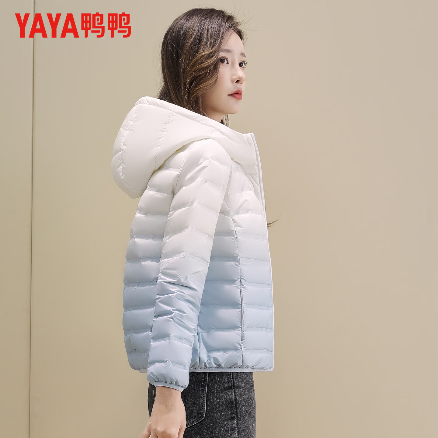 鸭鸭(YAYA)羽绒服女短款连帽渐变2026秋冬反季轻便休闲时尚百搭外套 渐变蓝色 S (155)