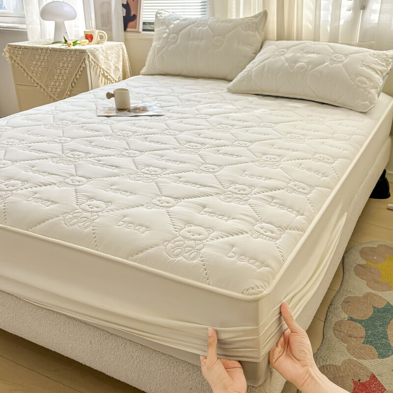 雅鹿加厚夹棉床笠防尘绗缝床罩三件套隔脏床盖床垫保护套床上用品 小熊夹棉床笠-奶昔白【蓬松柔软 四季通用】 150*200cm单床笠