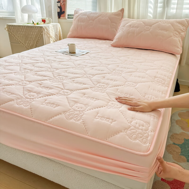 雅鹿加厚夹棉床笠防尘绗缝床罩三件套隔脏床盖床垫保护套床上用品 小熊夹棉床笠-奶油粉【蓬松柔软 四季通用】 180*200cm单床笠+枕套一对