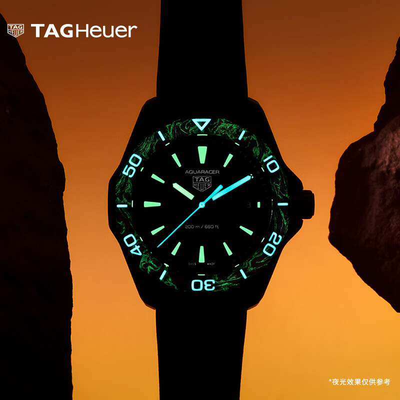 泰格豪雅TAG Heuer瑞士手表竞潜系列太阳能机芯夜光碳纤维腕表 WBP1112.FT6199