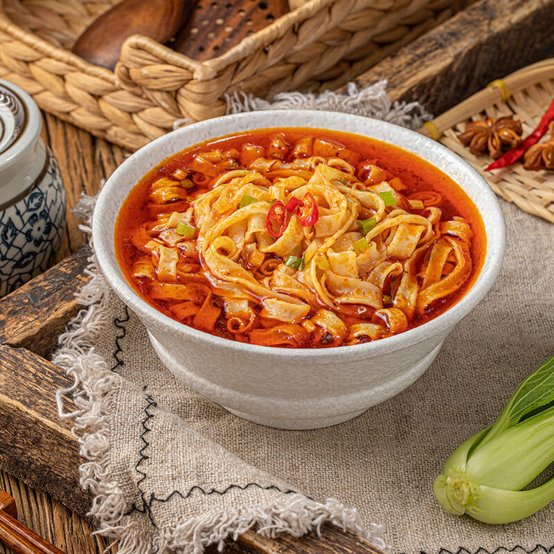 頂大面皮酸辣味12桶裝涼皮方便速食干拌面皮非油炸涼皮整箱方便面 共1桶頂大熱湯酸辣面皮兒*1