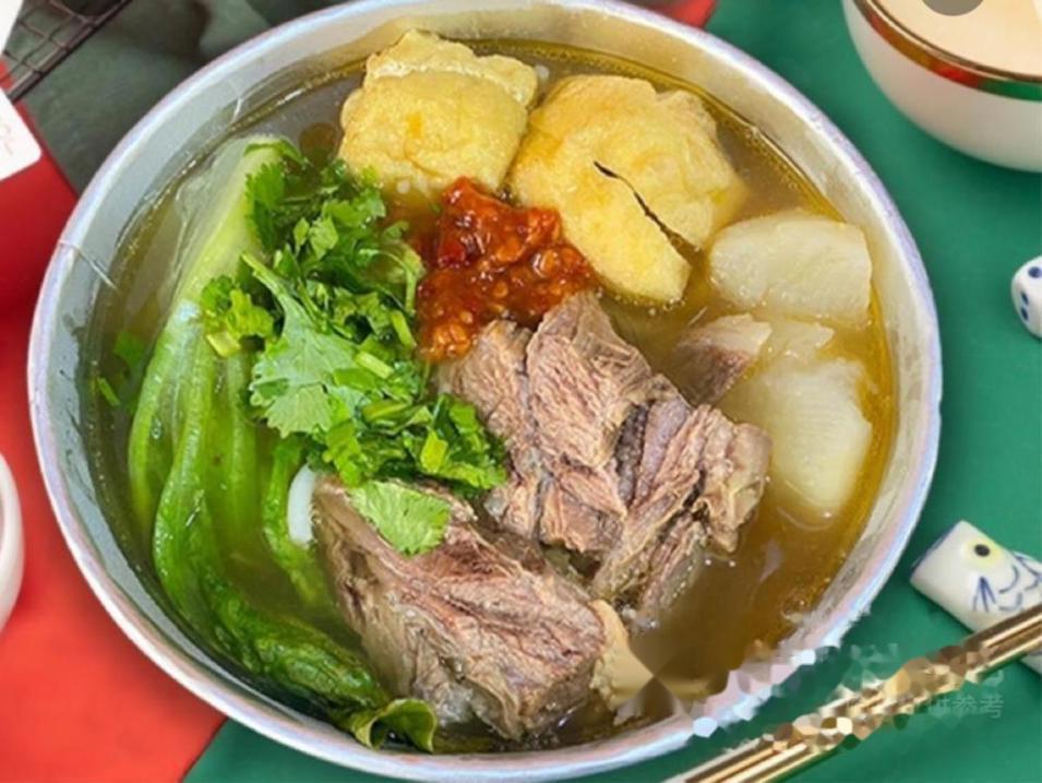 手工面（牛雜，牛腩自選） 牛肉丸手工面 紅油和蒜蓉辣醬