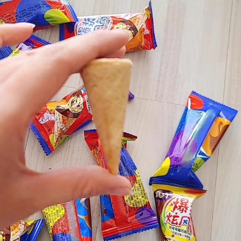 真巧巧克力蛋卷脆筒夾心爆漿脆筒餅干冰淇淋甜筒小孩兒童零食休閑 148g紅罐裝(雙桶)