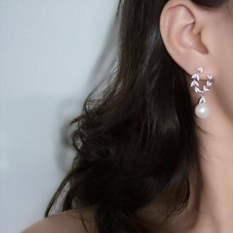 APM Monaco花瓣珍珠設(shè)計(jì)感時(shí)尚925銀耳環(huán)甄選好禮送女友AE10973XPL 銀色 2個(gè)