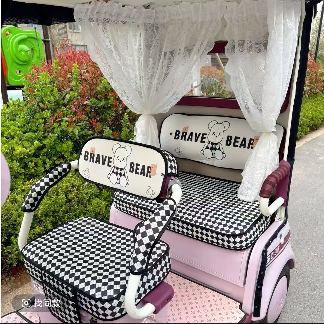 五铎适用爱玛乐维CA510三轮车坐垫套四季通用透气防滑乐维至臻版座套 黑白格 勇士小熊 (座套+送扶手套