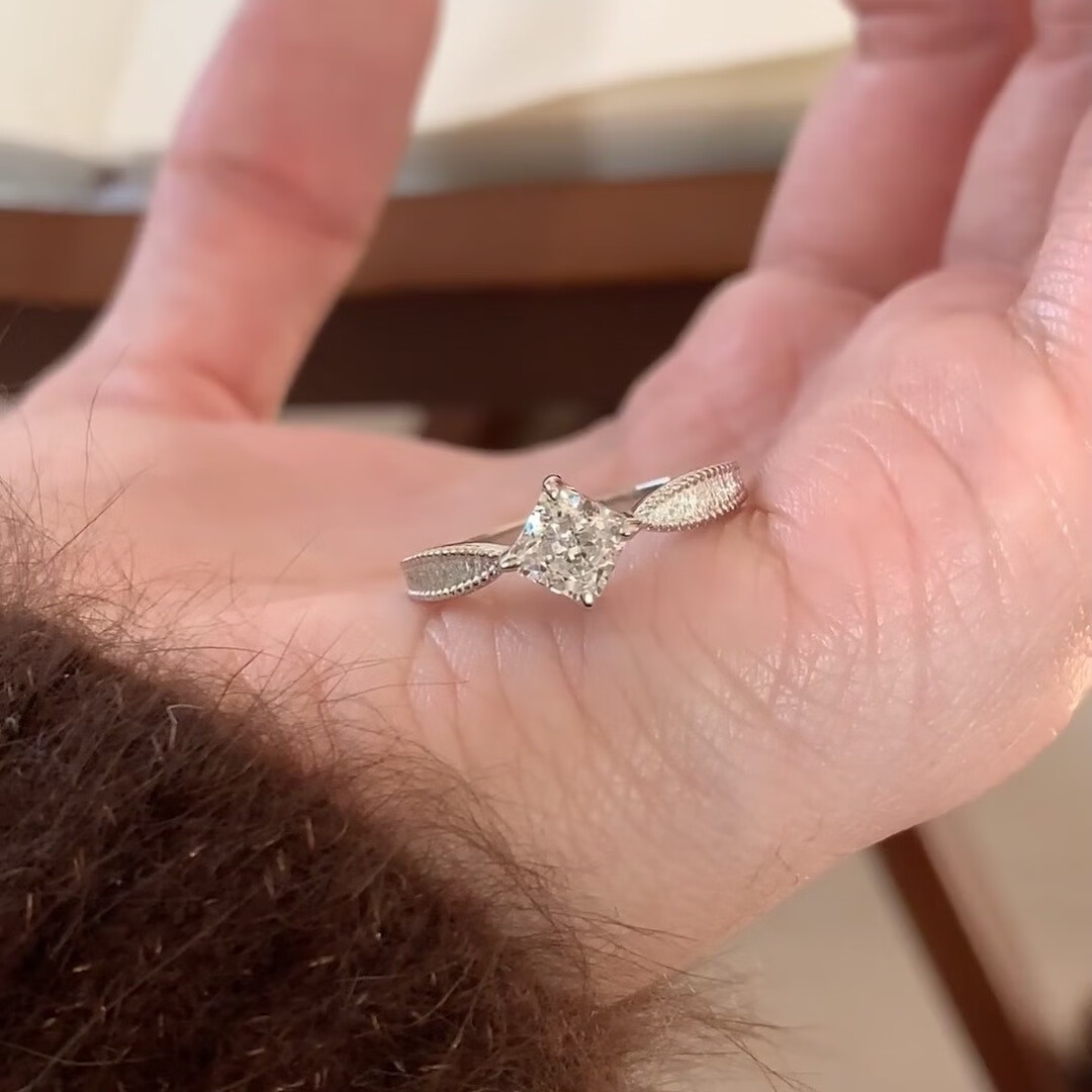 �������칫����1.5ct��˿����ָ���ŷ�����С������йſ��ڽ� ��˿�����ָ���׽�ɫ ���ڿɵ���