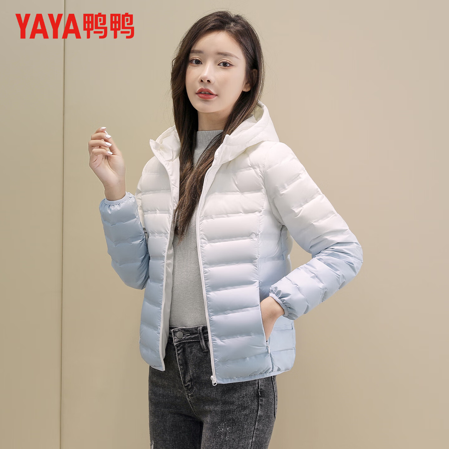 鸭鸭(YAYA)羽绒服女短款连帽渐变2026秋冬反季轻便休闲时尚百搭外套 渐变蓝色 S (155)