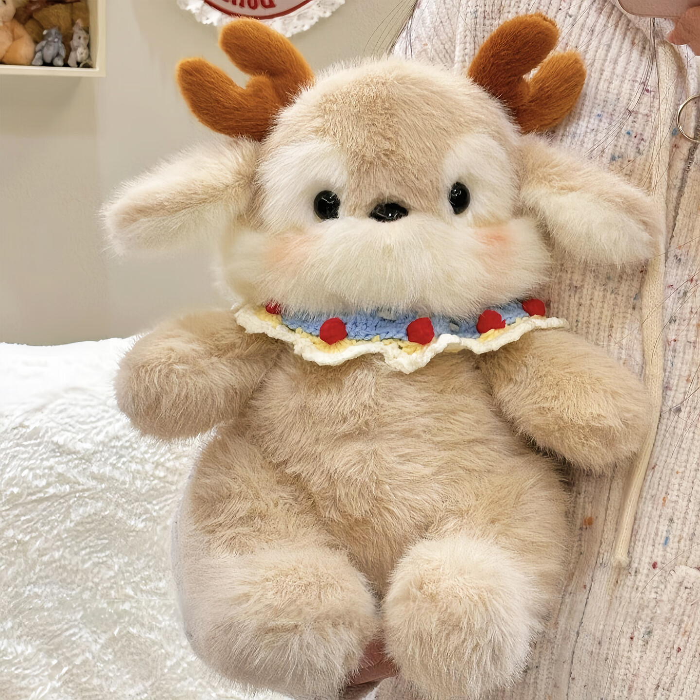 嬰果小島麋鹿玩偶睡覺抱背包公仔毛絨玩具布娃娃情人節(jié)生日禮物送女友女生 麋鹿公仔【白雪圍兜】 40厘米+透窗禮袋+燈串