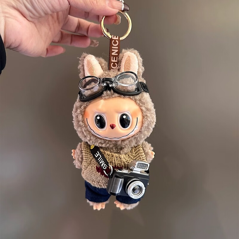 可愛家拉布布公仔掛件可愛小熊背帶褲Labubu搪膠毛絨玩偶小眾包包掛飾 相機拉布布掛件
