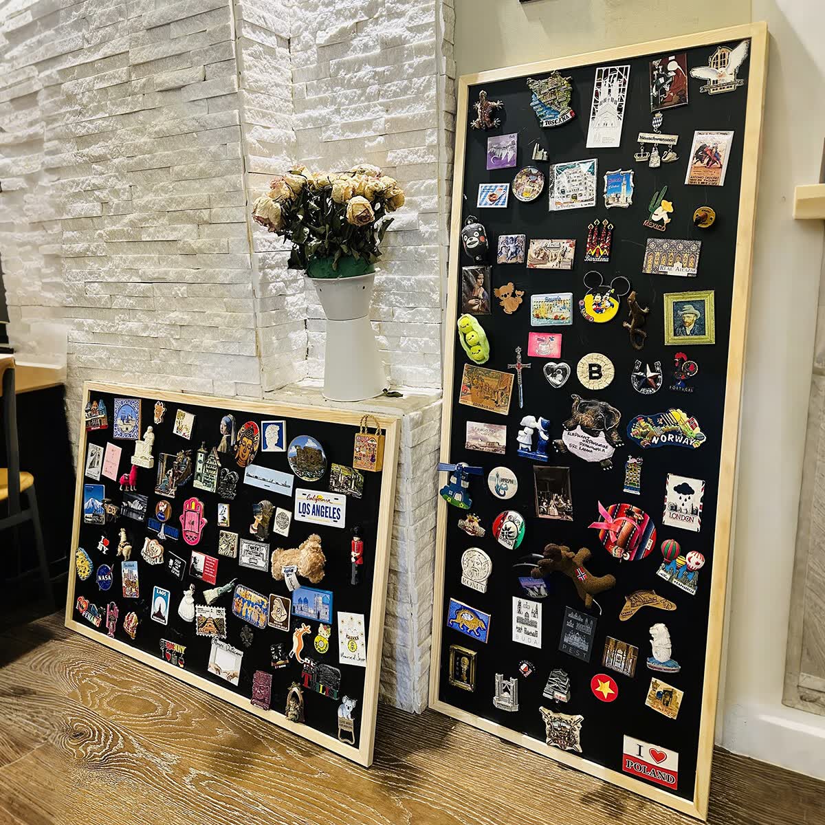 秀艾迪磁吸小黑板冰箱贴展示板装饰挂式绿板家用磁铁置物架谷子吧唧收纳展示架吸磁性白板软木板双拼摆摊 原木色 50*100cm