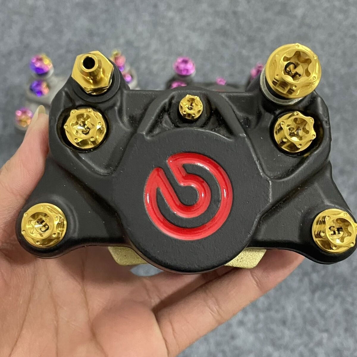 布雷博（Brembo）布雷博滿鈦三代小螃蟹卡鉗九號極核小牛九號電動車改裝后剎車卡鉗 黑紅卡鉗金色鈦釘