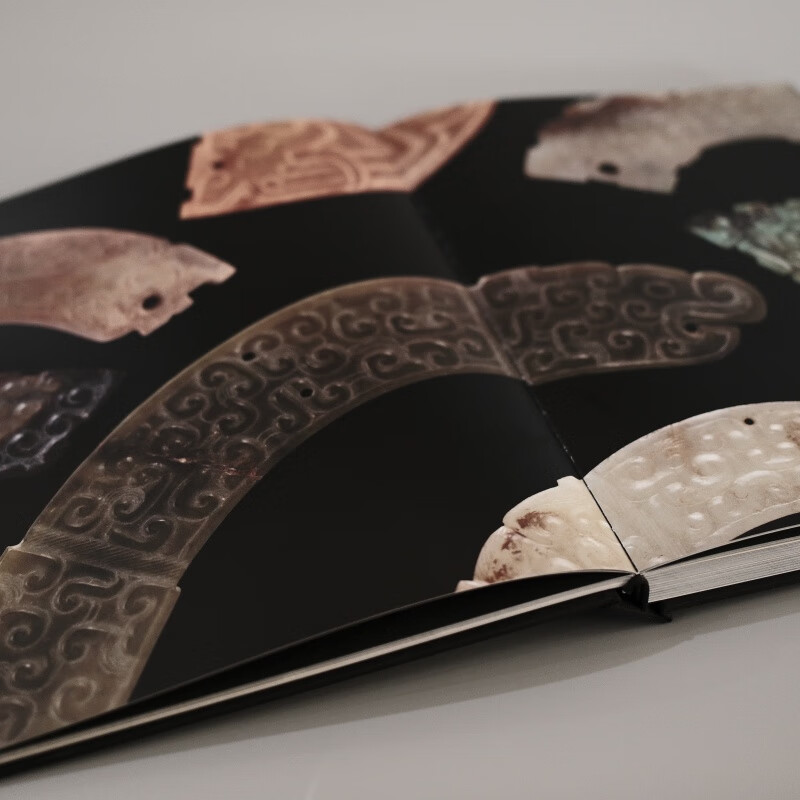 玉叙尊古——中国古代玉器中的崇古与创新》211件文物跨越了从新