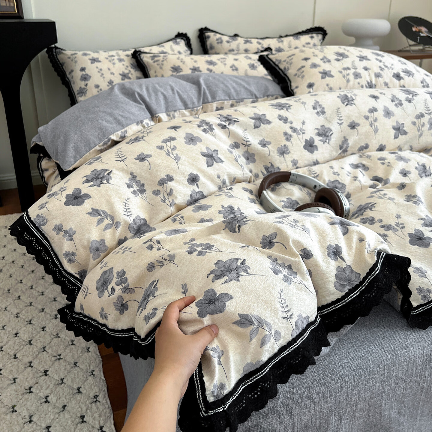 �춹�Ӻ�߿���ԭ�鸴�ŷ紲���ļ�����������ɴ�߶�ȫ�޻��ߴ������� ���źڻ���һ��ͤ�� �ļ���1.8 ������ ������200*230cm��