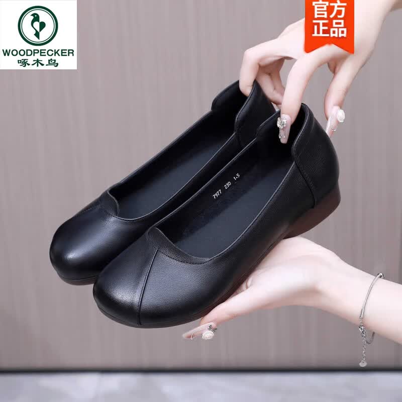 啄木鸟品牌鞋真皮妈妈鞋软底2026春夏新款平底大尺码防滑覆古中老年女单 黑色 35