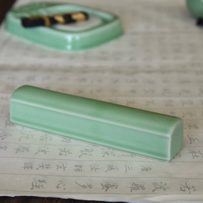 天天練(TT)青瓷鎮(zhèn)尺 長方形魚型創(chuàng)意陶瓷文房四寶書法配件鎮(zhèn)尺鎮(zhèn)紙 弟梅長條鎮(zhèn)尺(一個)