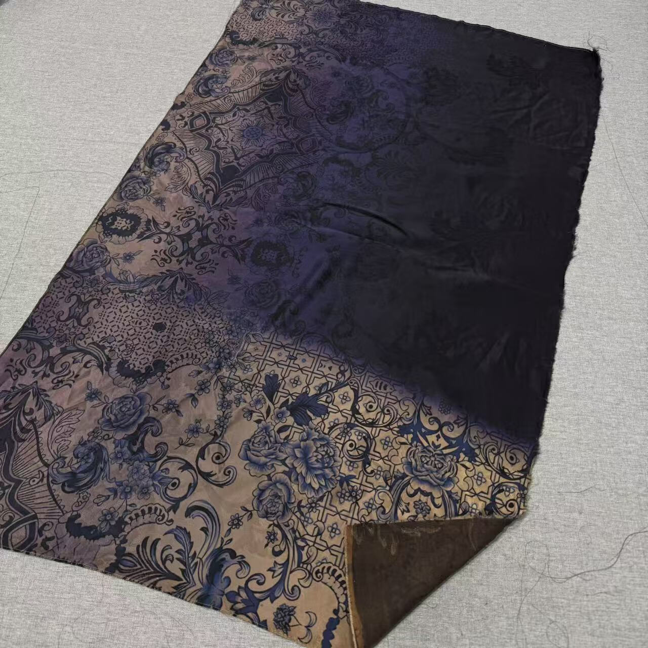 链接 龟裂纹真丝涂泥布料花罗冠乐缎提花红 110*68桑波缎香云纱36姆米