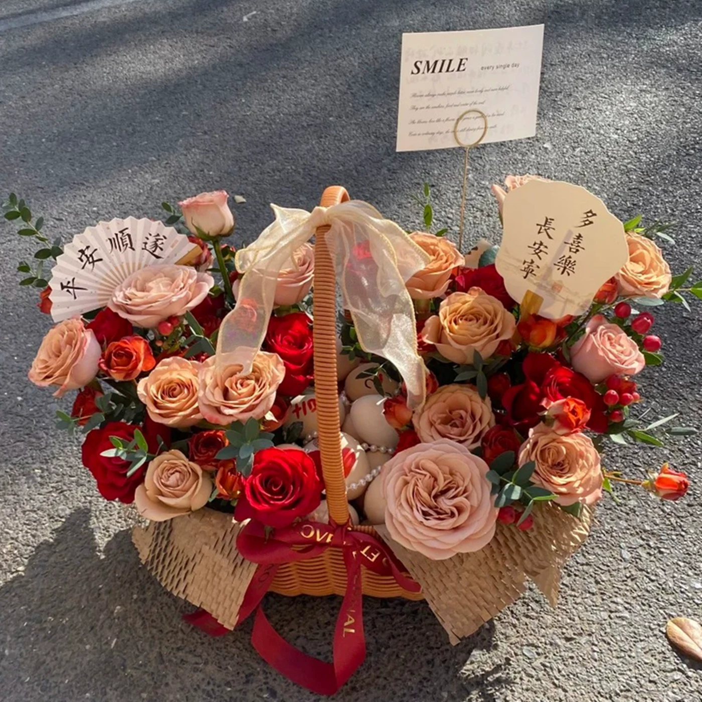領(lǐng)香鮮花速遞雞蛋月子手提花籃玫瑰禮盒送閨蜜親友全國同城配送 紅玫瑰卡布奇諾雞蛋手提花籃【寶寶康健】