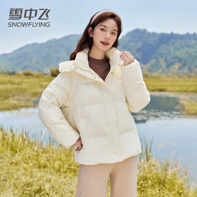 雪中飞羽绒服女短款连帽冬季新款基础小个子面包服保暖厚外套 米白色 M