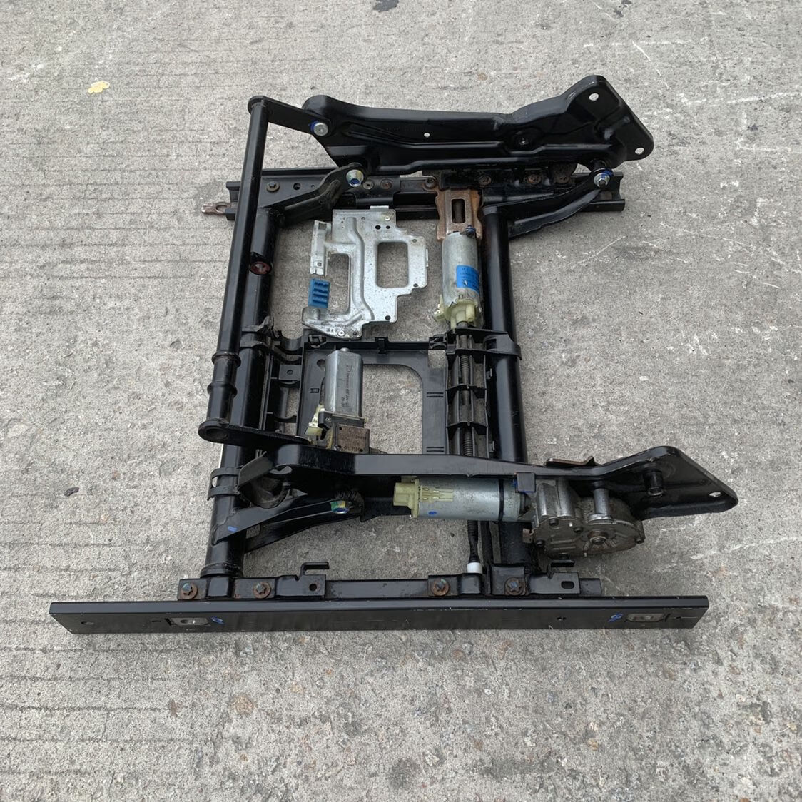 语森忆奔驰S300S350S400S500S600LW221座椅滑轨导轨轨道电机底座 100