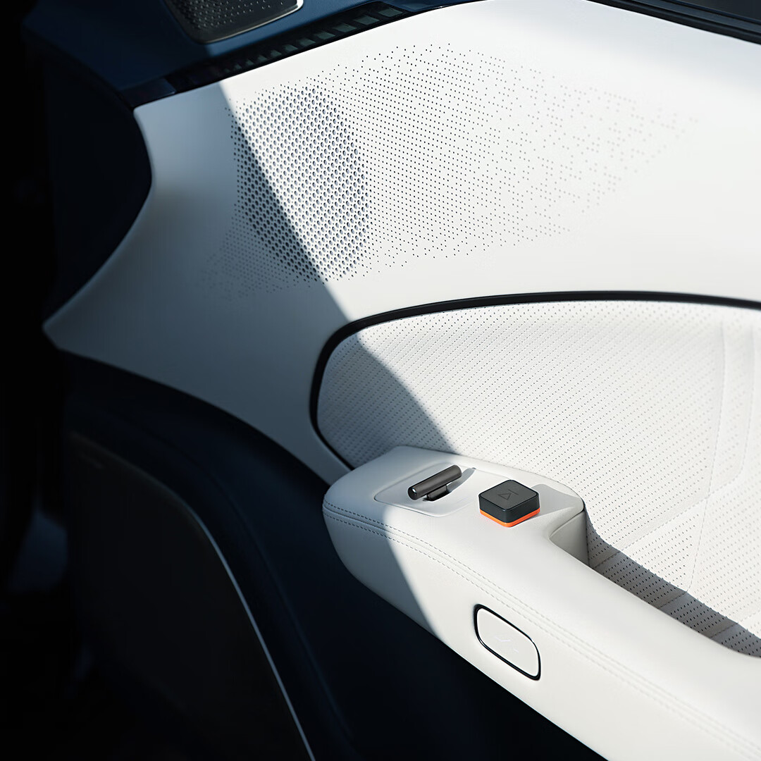 极氪灵动贴 专属生态 无线连接 个性化设置 长续航 适配极氪车型 两只