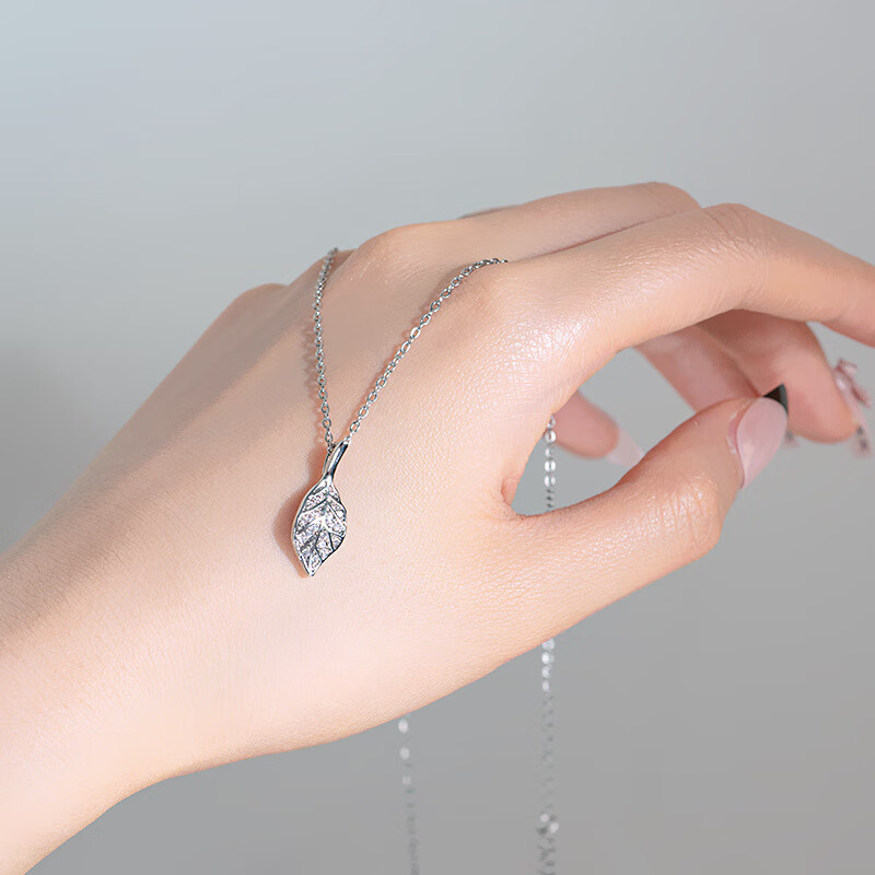 ��ɭ��ŷ�����ݼ�Լ�Ѹ�����Ůʱ�к������׹��ɫ��������������� ����֦��Ҷ��СҶ��