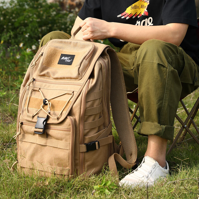 新潮代旅行包男大容量徒步野外雙肩包戰(zhàn)術(shù)登山戶外運動17寸電腦背包春游 卡其色_可放18寸筆記本電腦