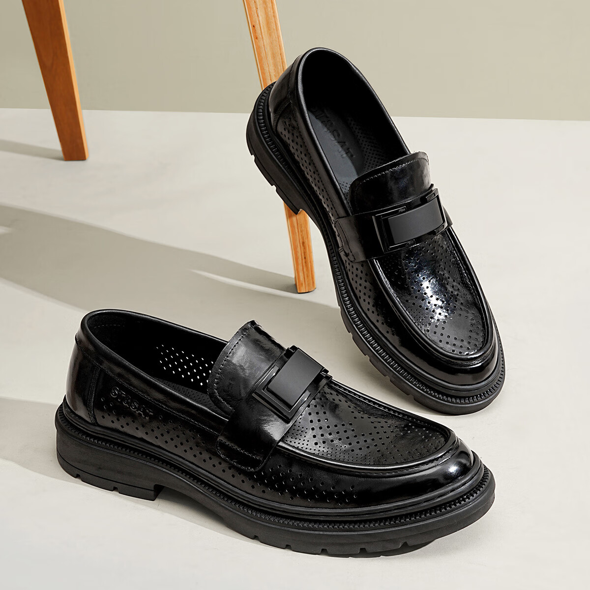 星期六男鞋头层牛皮夏季透气牛垫一脚蹬冲孔商务休闲皮鞋男凉鞋男乐福鞋