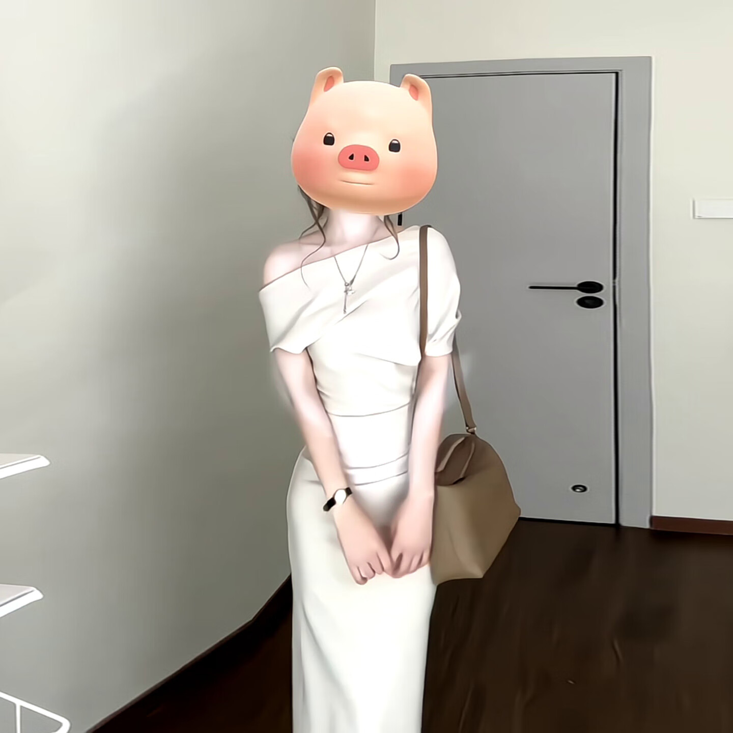 GARNUO法式斜肩连衣裙子女夏季气质露肩礼服裙收腰褶皱一字肩包臀裙长裙 灰杏色 S 【80-100斤】