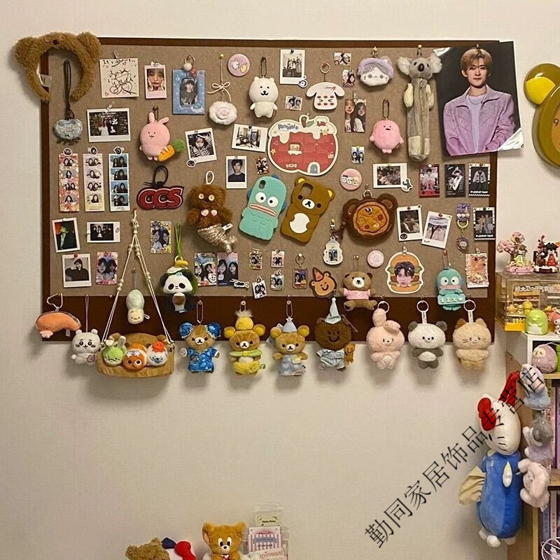 叶余照片墙毛毡板自粘免打孔眼镜饰品收纳板房间宿舍卧室桌 棕咖#收纳板 30*40厘米(10图钉+胶贴+无边框)
